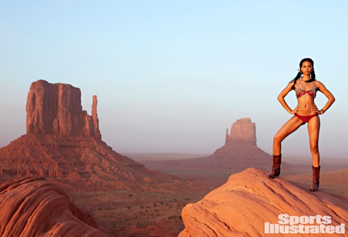 chanel iman 2015 web photo x158332_tk1_02664-rawmasterwm.jpg